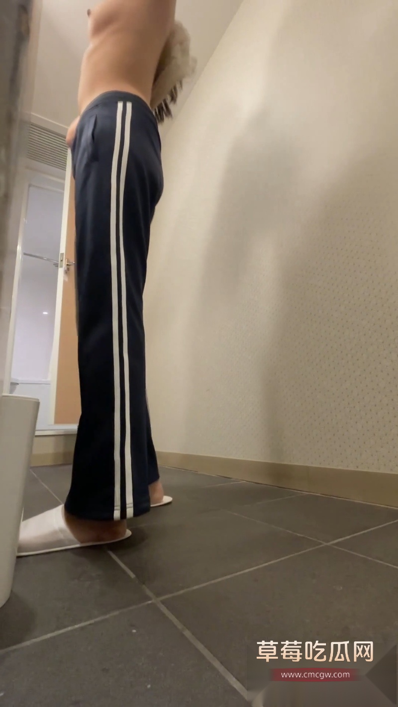 工作一天的小姐姐下班后 1