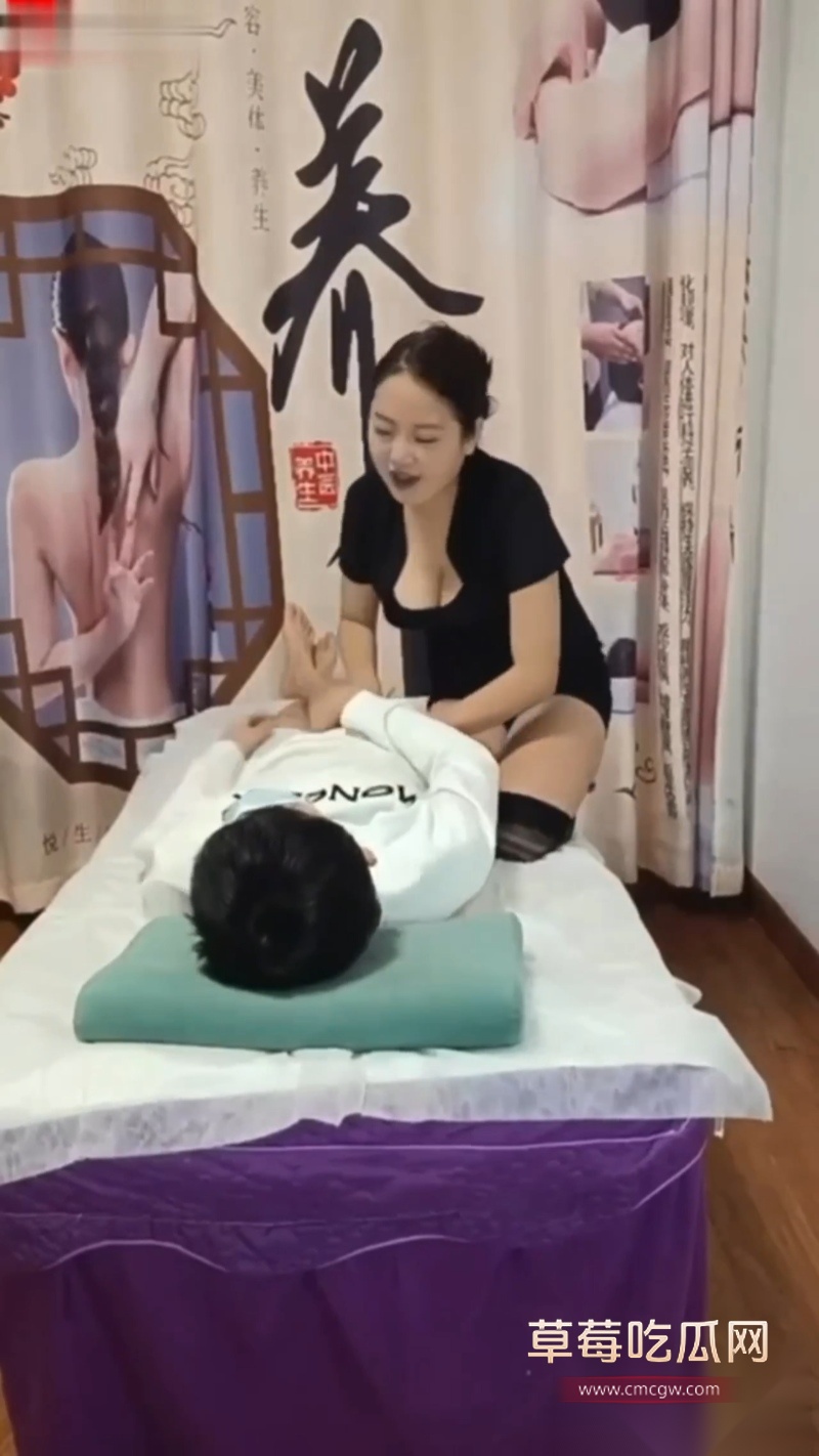 按摩店巨乳女技师霸王硬上弓 1