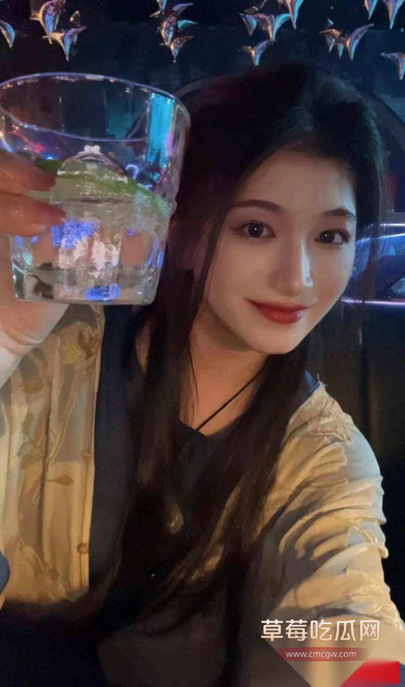 百万粉珠宝女博主控诉丈夫出轨女助理 54 百万粉珠宝女博主控诉丈夫出轨女助理 54