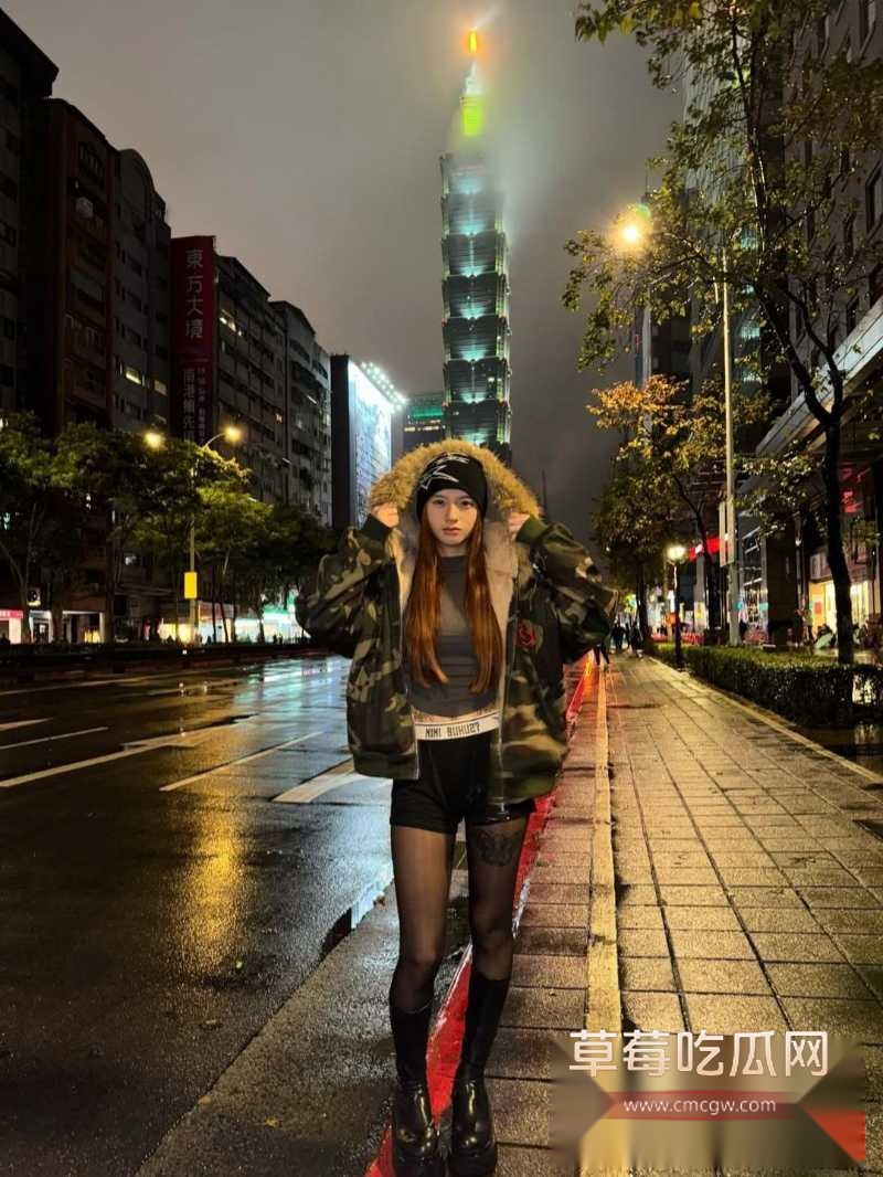 高颜极品身材小网红七七 12