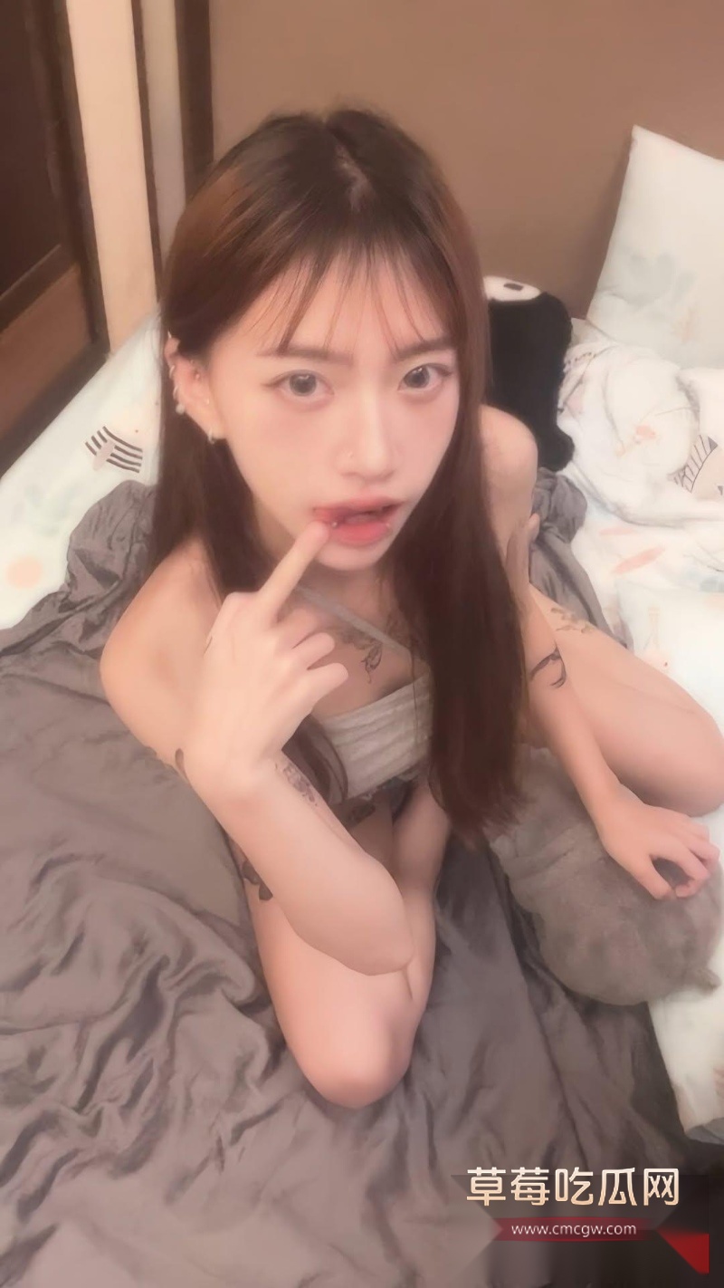 高颜极品身材小网红七七 15