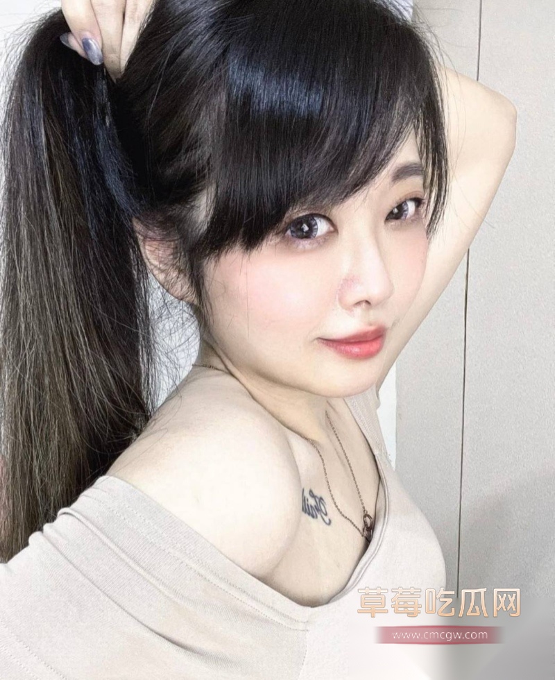 某音巨乳嫩妹恋爱后自拍露点 18