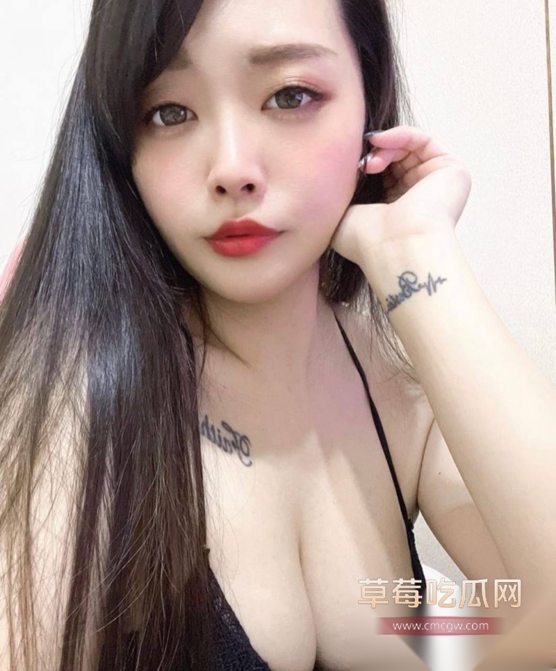 某音巨乳嫩妹恋爱后自拍露点 19