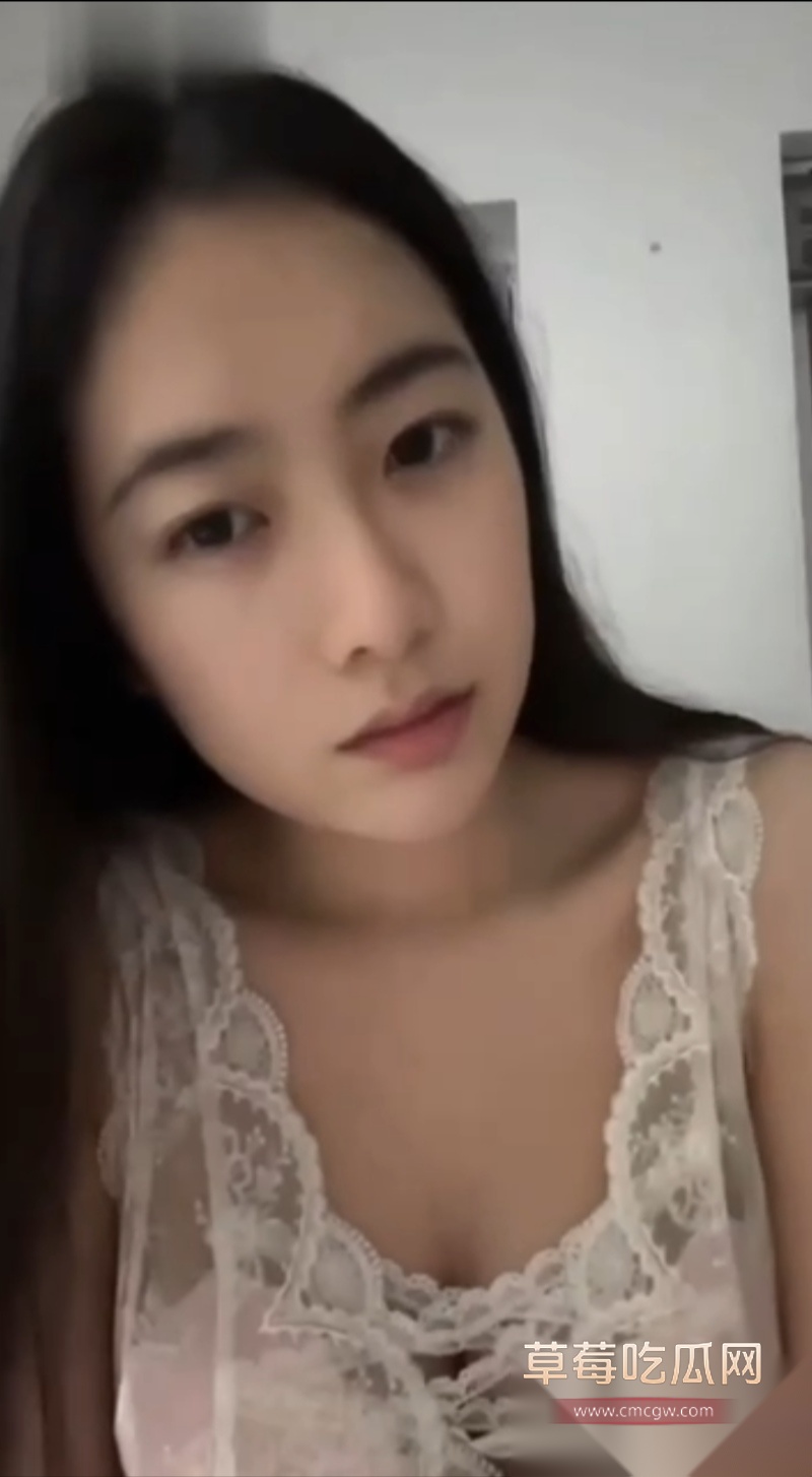 某音巨乳嫩妹恋爱后自拍露点 8