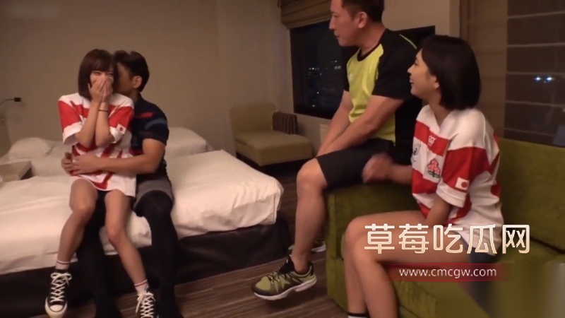 世界杯期间和兄弟一起搭讪两个穿着球衣的美女 6 世界杯期间和兄弟一起搭讪两个穿着球衣的美女 6