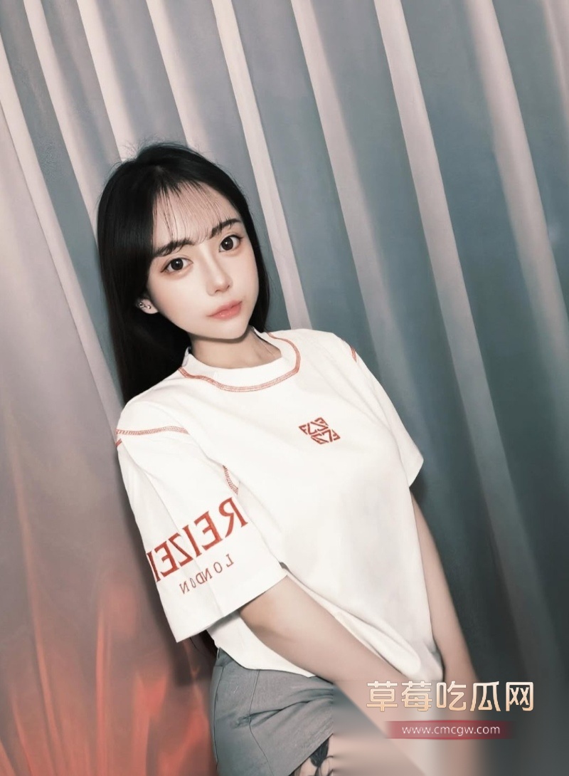 IG高颜巨乳嫩妹 jie.e2 15 IG高颜巨乳嫩妹 jie.e2 15