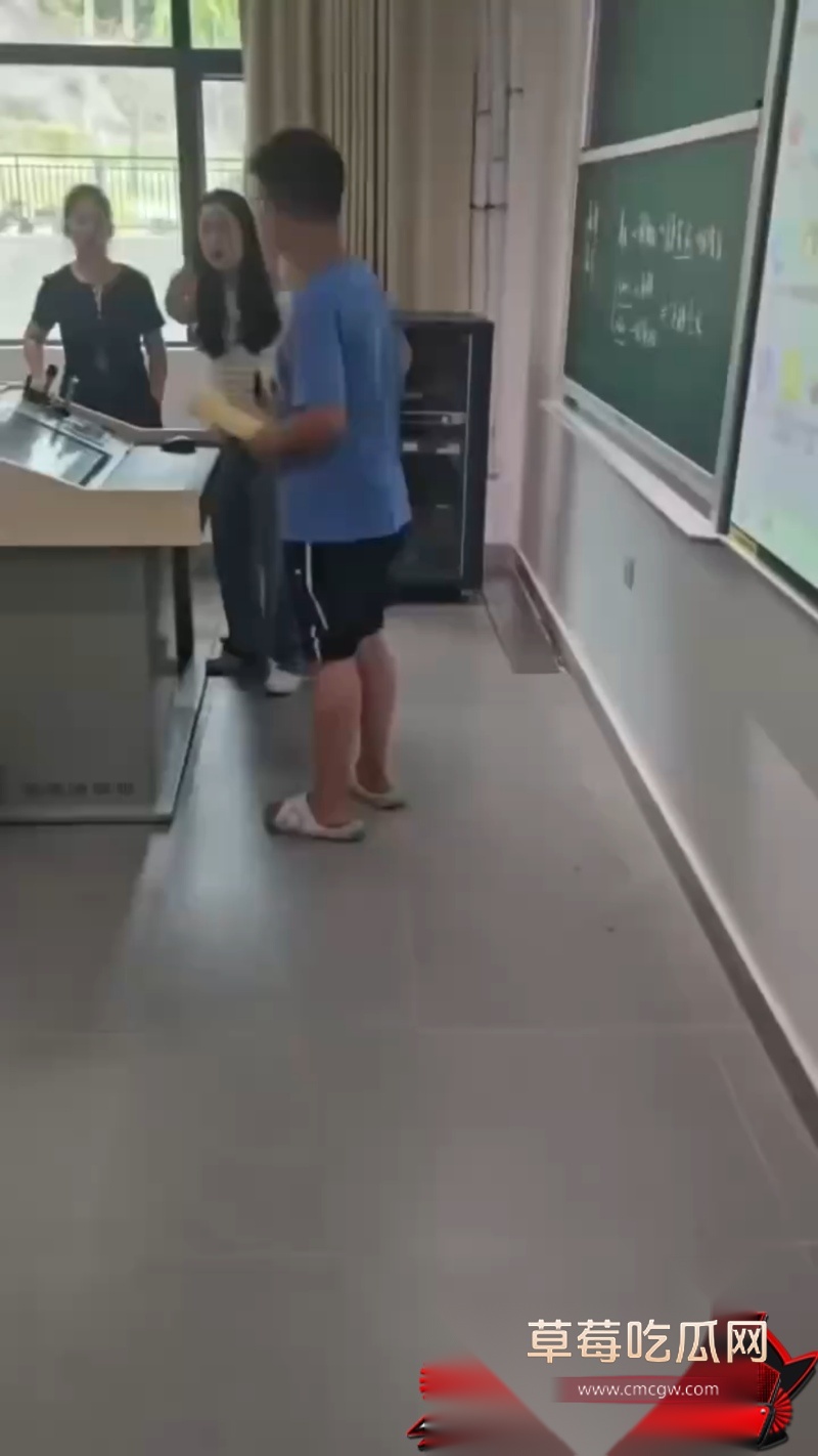 上海第二工业大学爆火的大学生 杀神 1 上海第二工业大学爆火的大学生 杀神 1