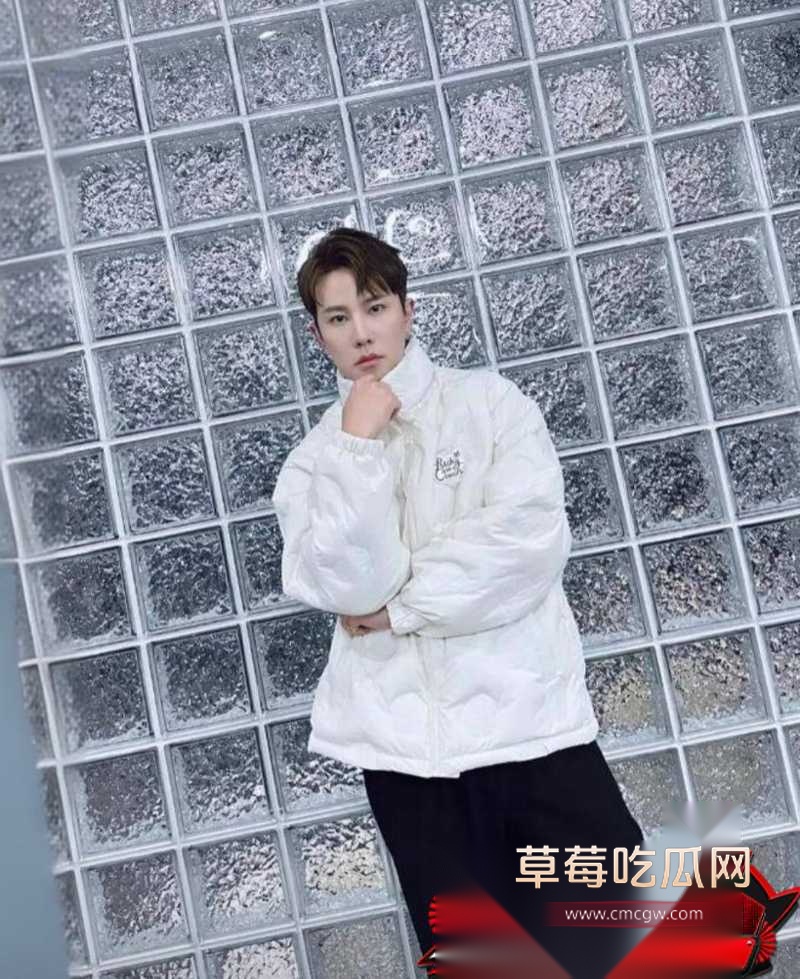 歌手艾辰草粉聊骚出轨 40 歌手艾辰草粉聊骚出轨 40