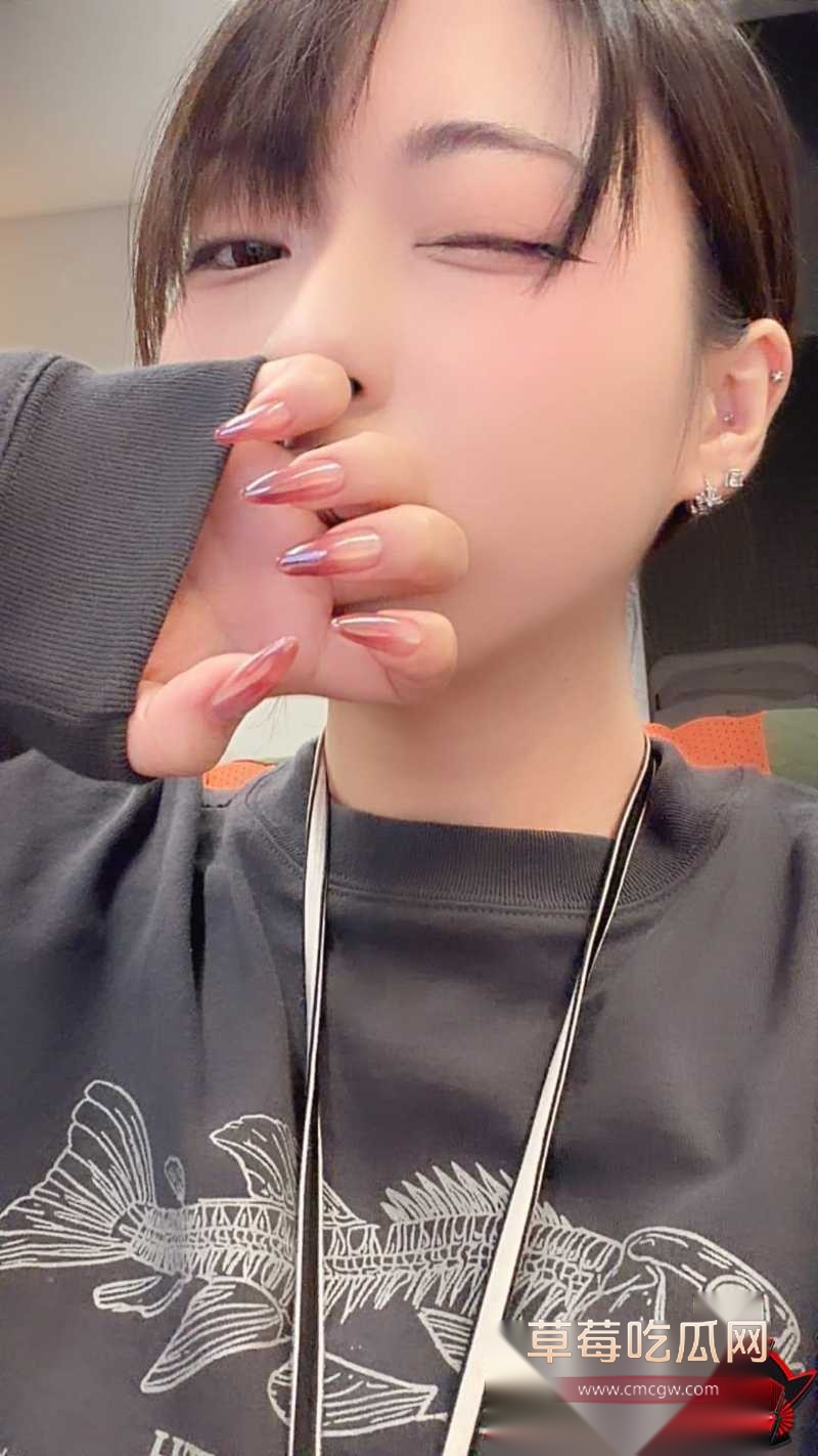 高颜短发巨乳健身博主 逆 21 高颜短发巨乳健身博主 逆 21