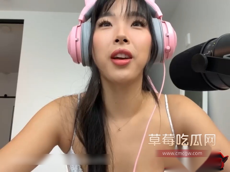上海高颜反差留学生 李艾 25 上海高颜反差留学生 李艾 25