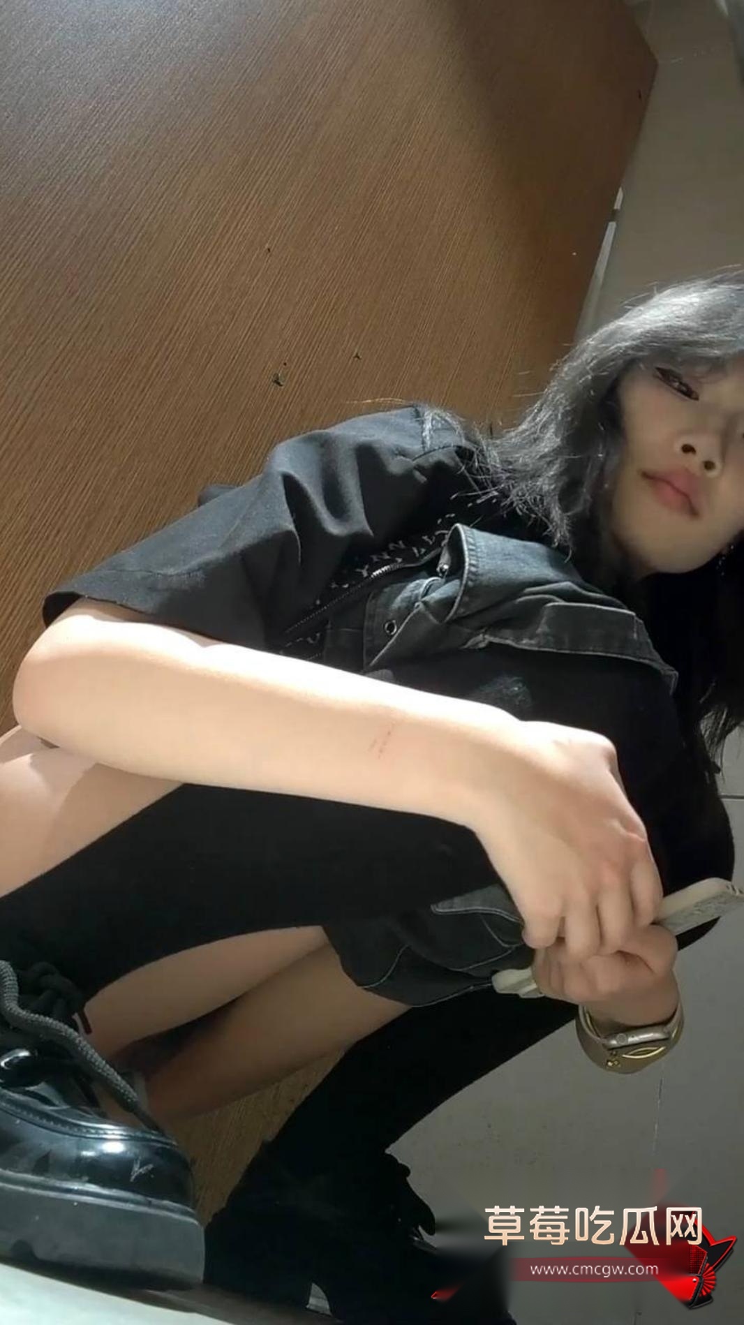 女厕偷拍1 女厕偷拍1