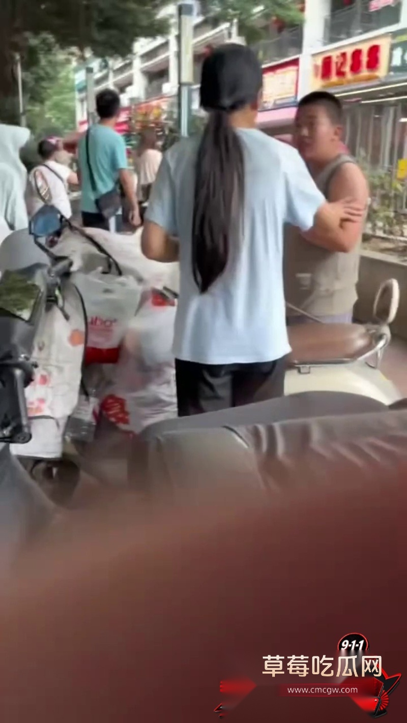 反差小三无耻公开身份 原配抓奸捉丈夫出轨6 反差小三无耻公开身份 原配抓奸捉丈夫出轨6