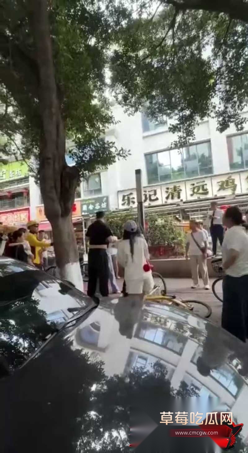 反差小三无耻公开身份 原配抓奸捉丈夫出轨7 反差小三无耻公开身份 原配抓奸捉丈夫出轨7