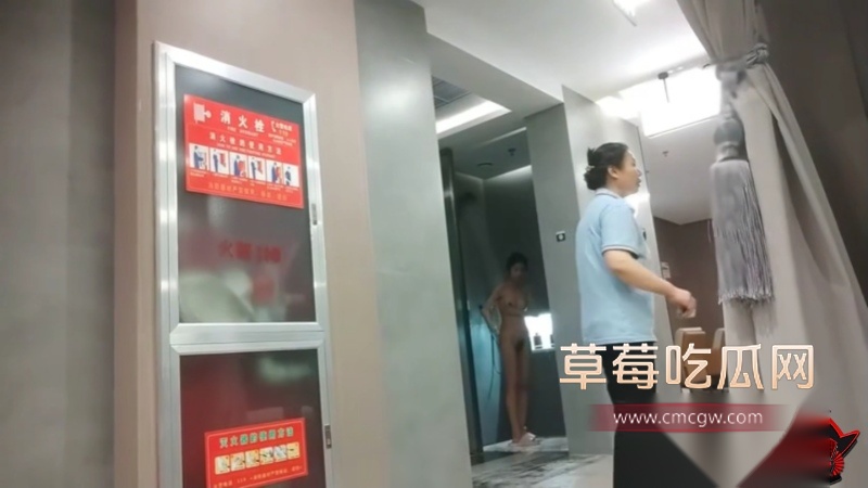 温泉洗浴会所更衣室偷拍 4 温泉洗浴会所更衣室偷拍 4