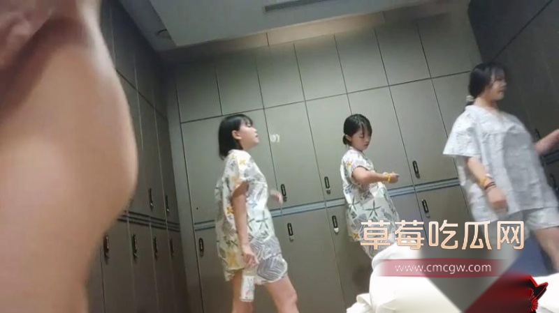 温泉洗浴会所更衣室偷拍 16 温泉洗浴会所更衣室偷拍 16