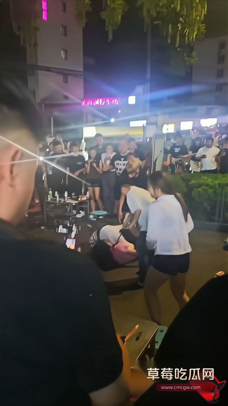 反差精神小妹 2 反差精神小妹 2