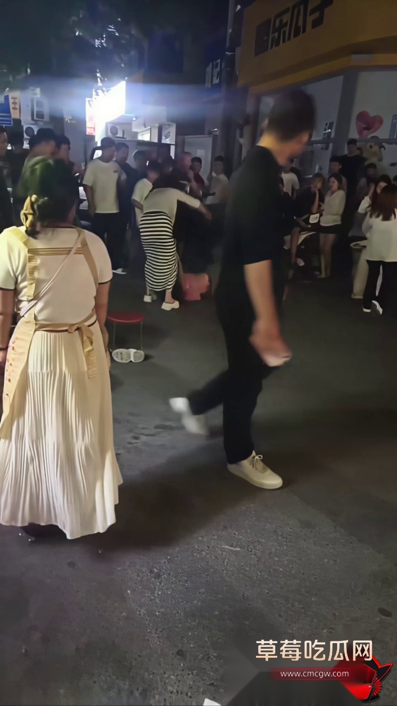 反差精神小妹 3 反差精神小妹 3