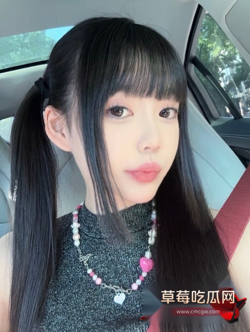 齐刘海二次元甜妹一脸骚相自慰诱惑4 齐刘海二次元甜妹一脸骚相自慰诱惑4