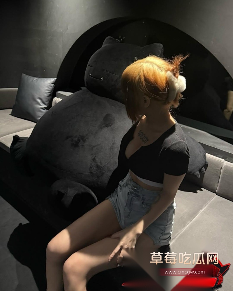 19岁超漂亮巨乳精神小妹 17 19岁超漂亮巨乳精神小妹 17