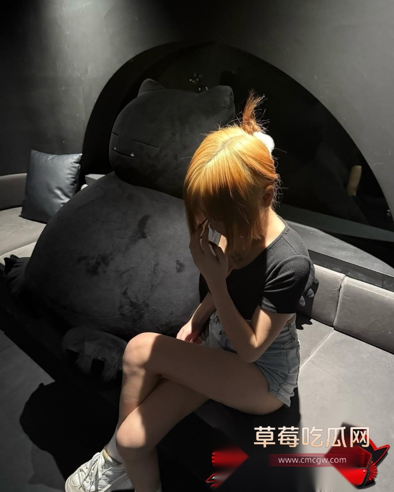 19岁超漂亮巨乳精神小妹 19 19岁超漂亮巨乳精神小妹 19