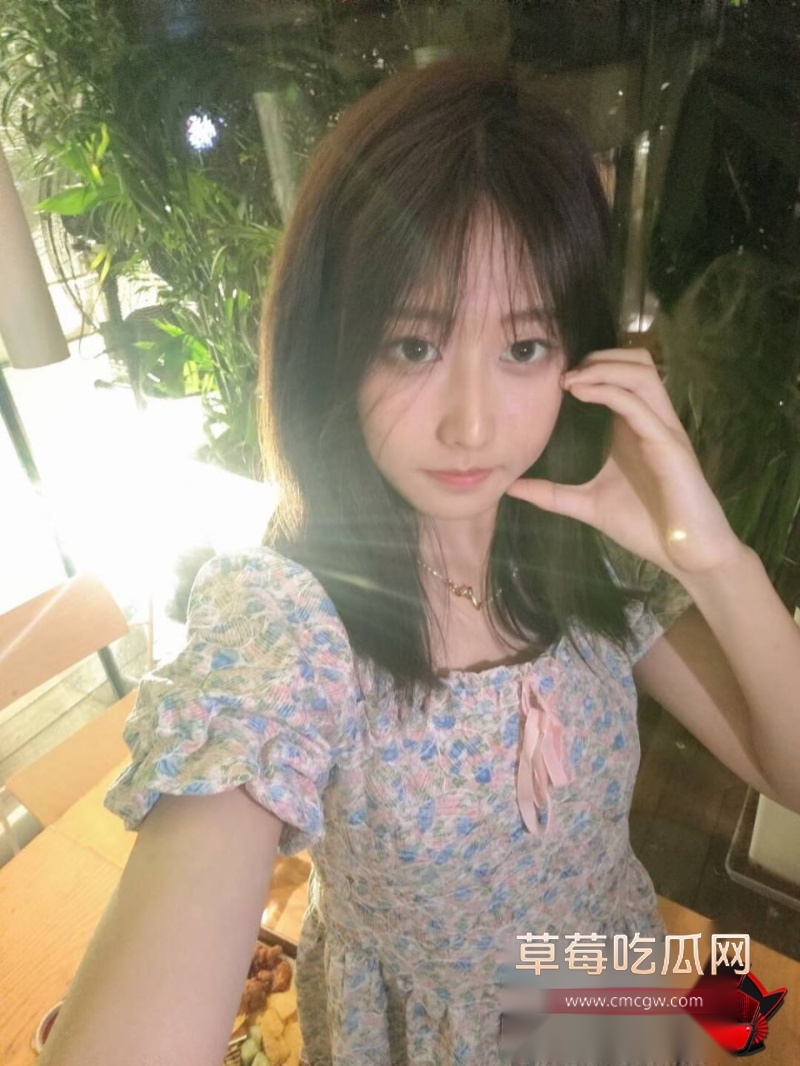 余堇晗 脖子栓狗链被玩弄12 余堇晗 脖子栓狗链被玩弄12