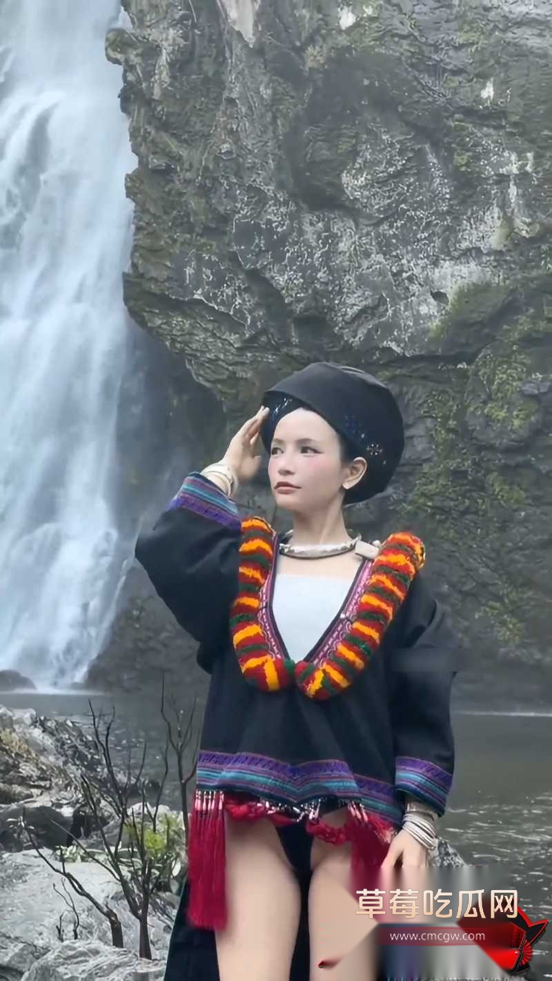 贵州苗族瀑布女孩 9
