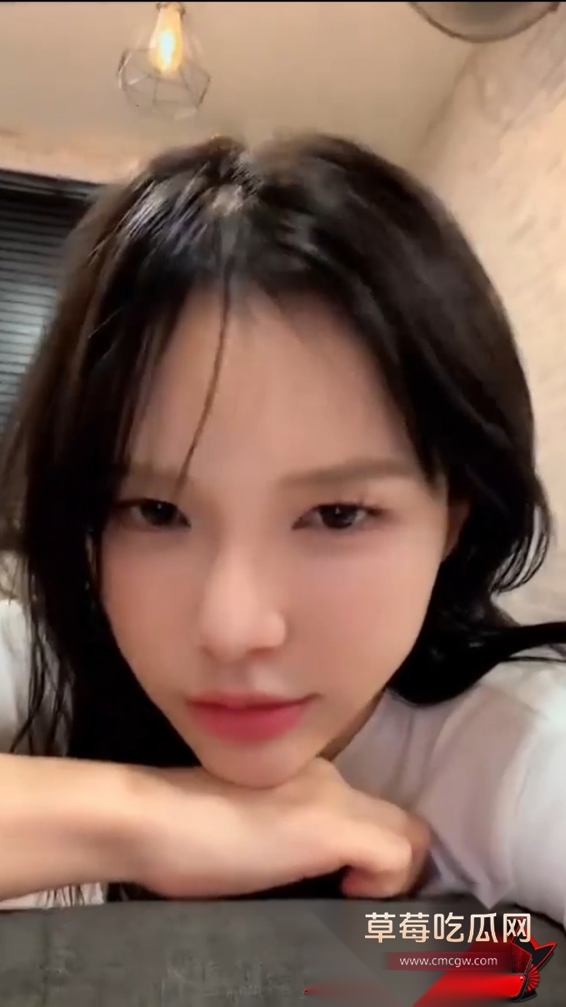 贵州苗族瀑布女孩 1