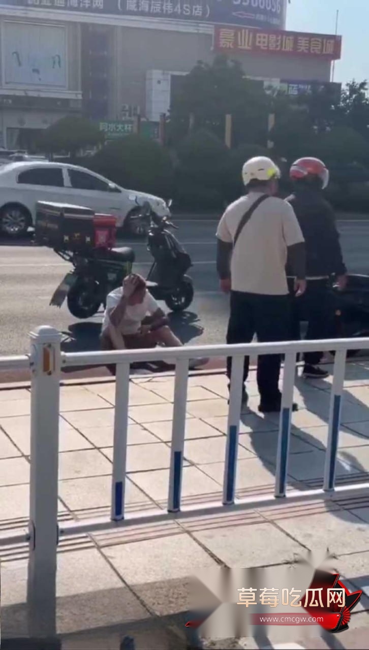 外卖员发生碰撞后被暴打5