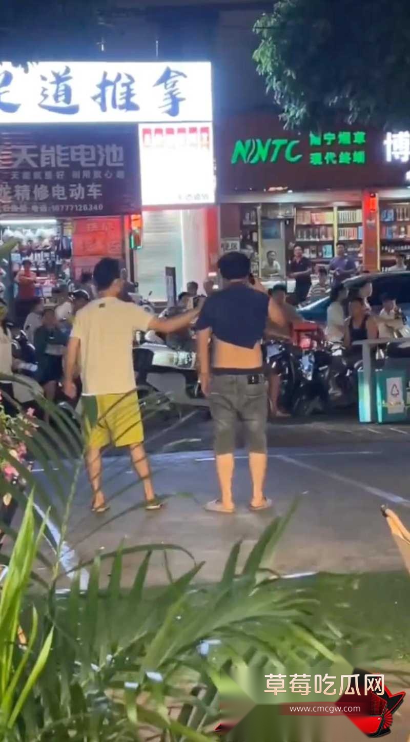 男同争风吃醋兄弟暴打男小三6 男同争风吃醋兄弟暴打男小三6