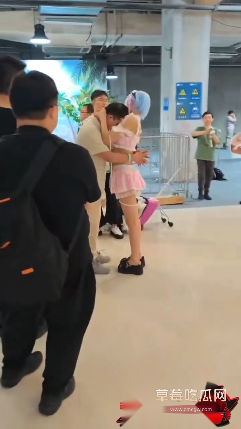 50块钱可以埋胸60秒 6 50块钱可以埋胸60秒 6