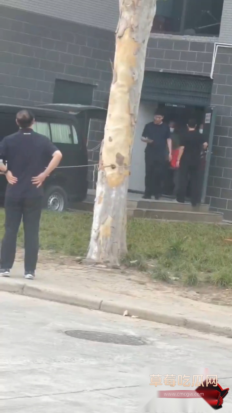 河南牧业经济学院发生持刀砍人 4 河南牧业经济学院发生持刀砍人 4
