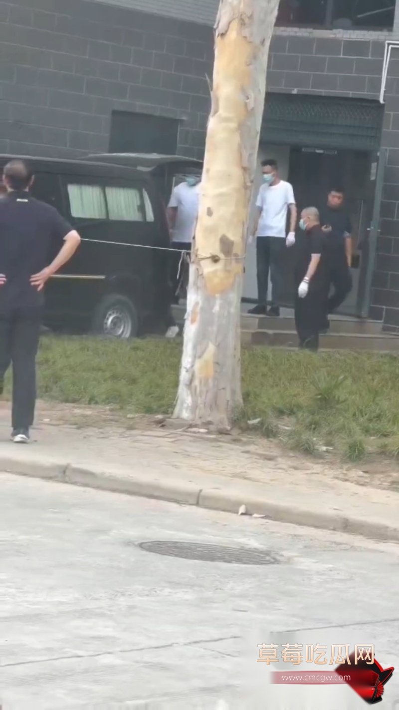 河南牧业经济学院发生持刀砍人 1 河南牧业经济学院发生持刀砍人 1