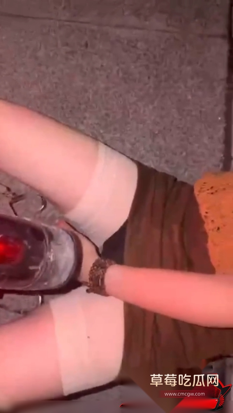 骚女户外寻求刺激 5