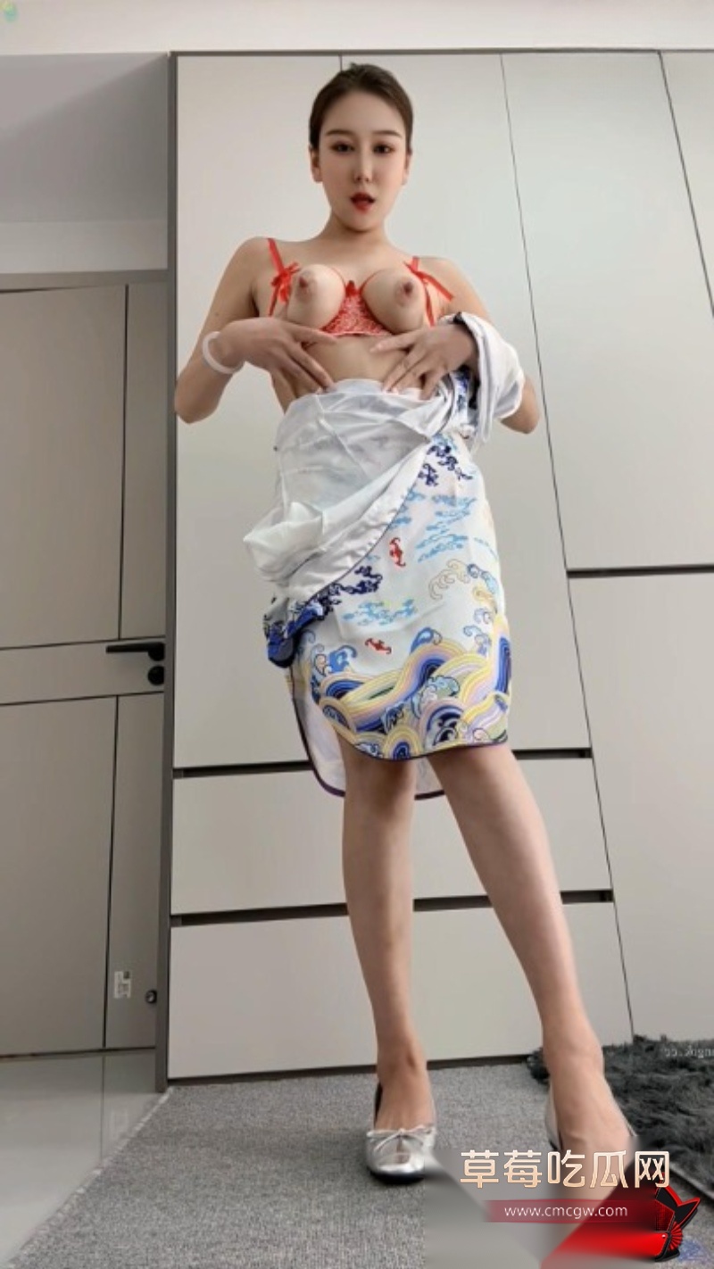 迷人奈 旗袍端庄人妻私下发骚3