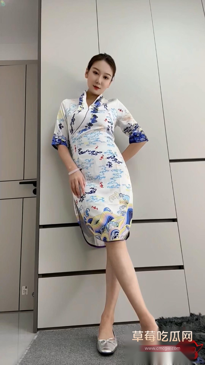 迷人奈 旗袍端庄人妻私下发骚8