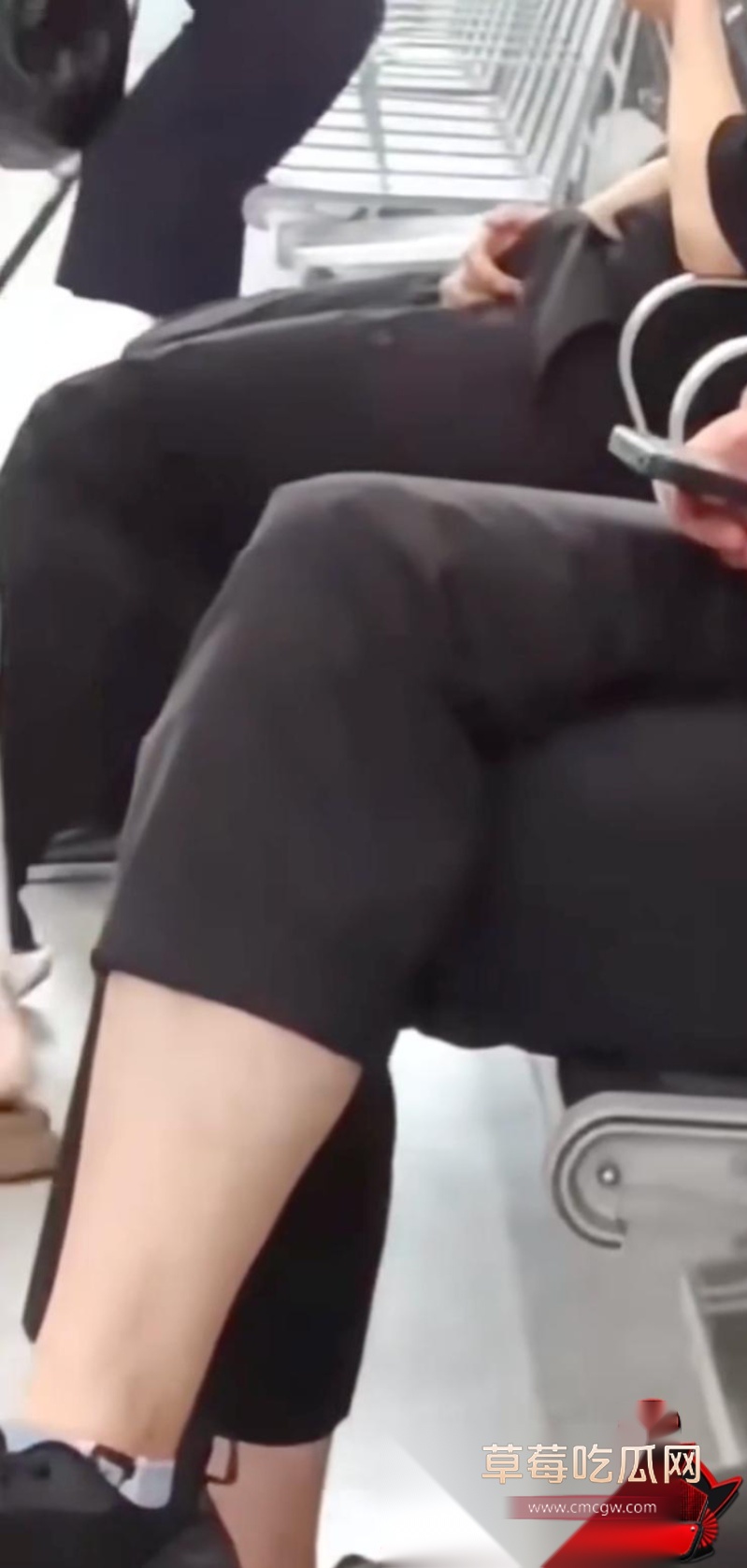 变态男高铁站大胆打飞机露鸟2