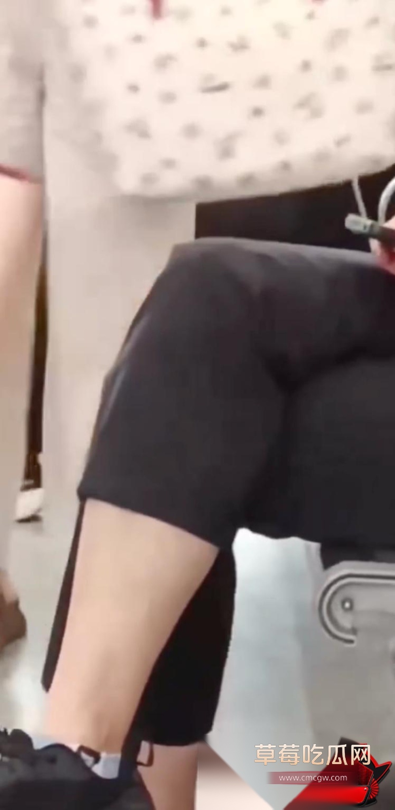 变态男高铁站大胆打飞机露鸟3